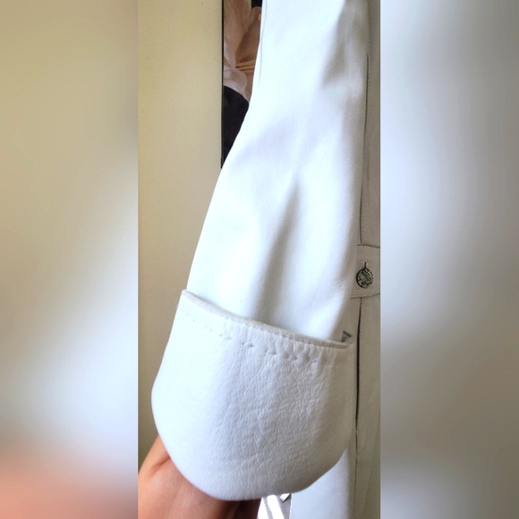 ELIE TAHARI WHITE LEATHER COAT - Picture 13 of 16